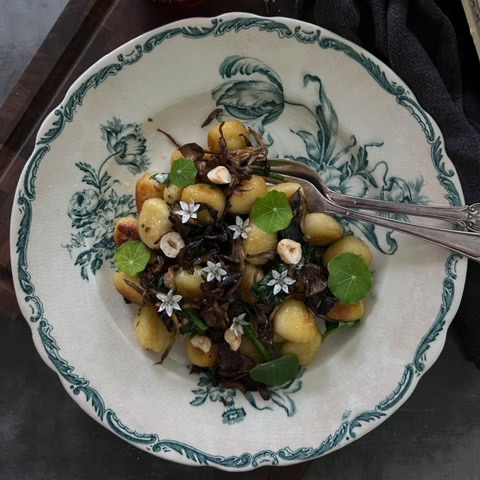 Smörstekt Gnocchi med spenat, kantareller och brynt smör