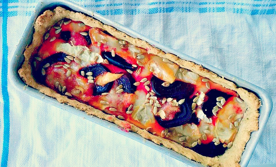 Rödbetspaj med chevré och honung