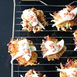 RÅRAKOR MED SYLTADE ROSMARINPÄRON, PARMESANKRÄM OCH KNAPERSTEKT SIDFLÄSK