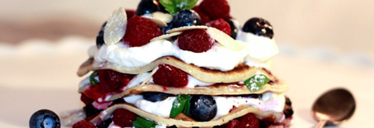 pannkaka-plc3a4ttar-bakelse-tc3a5rta-grc3a4dde-panncakes-cream1.jpg