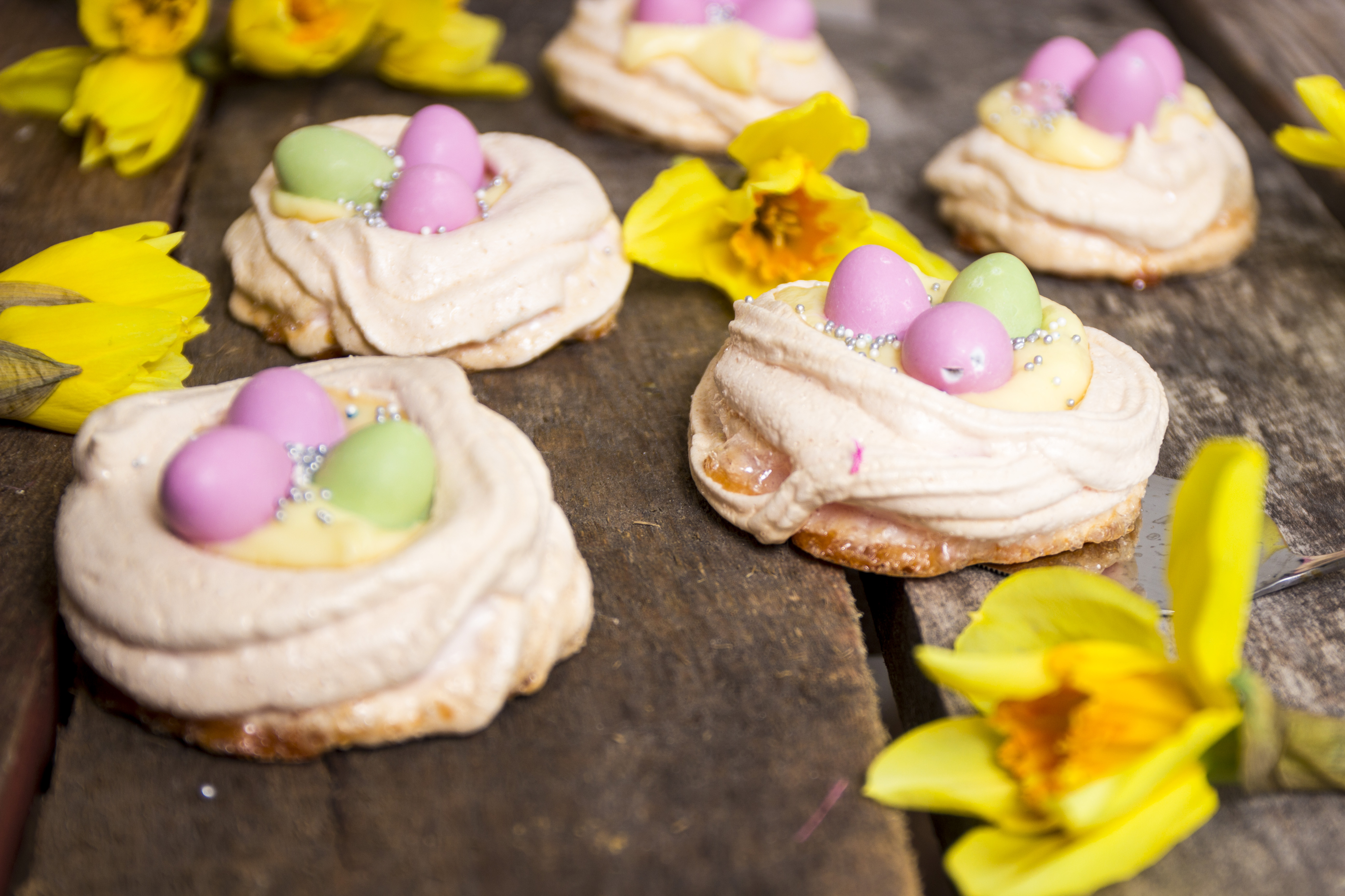 pavlova med vaniljkräm