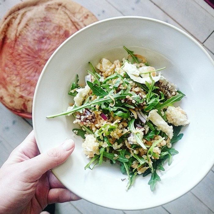 Quinoasallad med buffelmozarella, äpple och tryffelhonung Quinoasallad med buffelmozarella, äpple och tryffelhonung