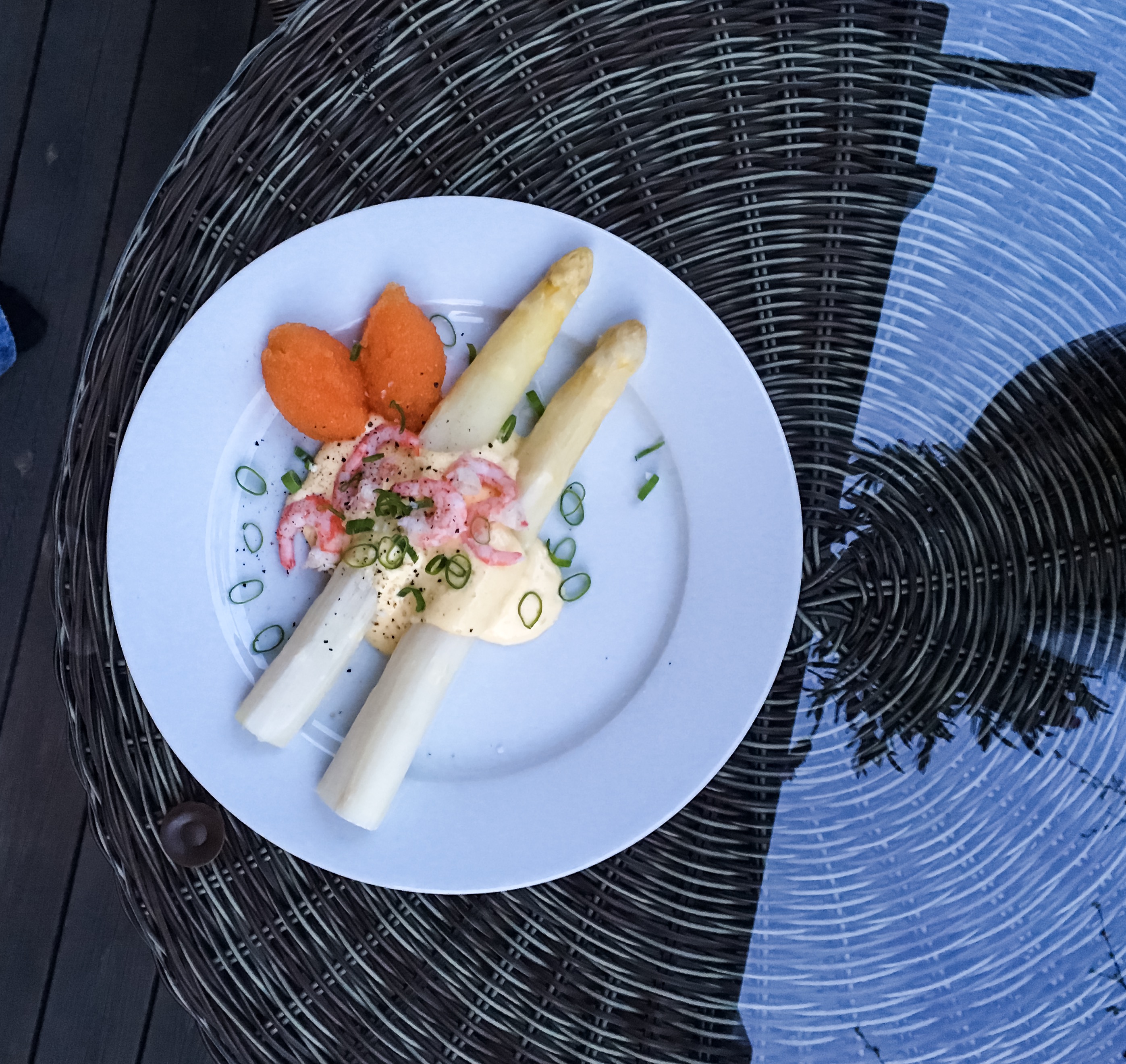 foodfolder-vit-sparris-hollandaisesås-löjrom-1