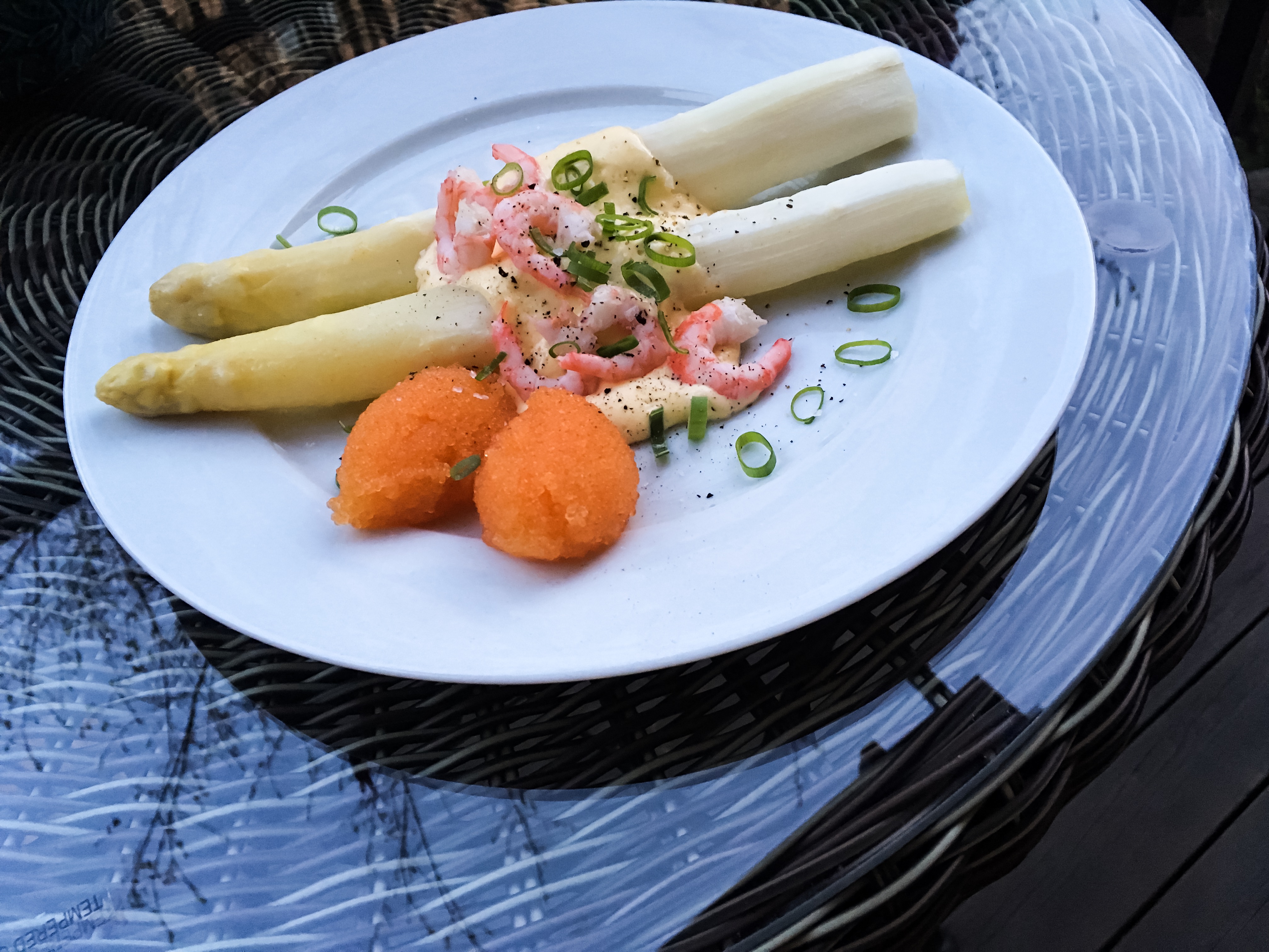 foodfolder-vit-sparris-hollandaisesås-löjrom