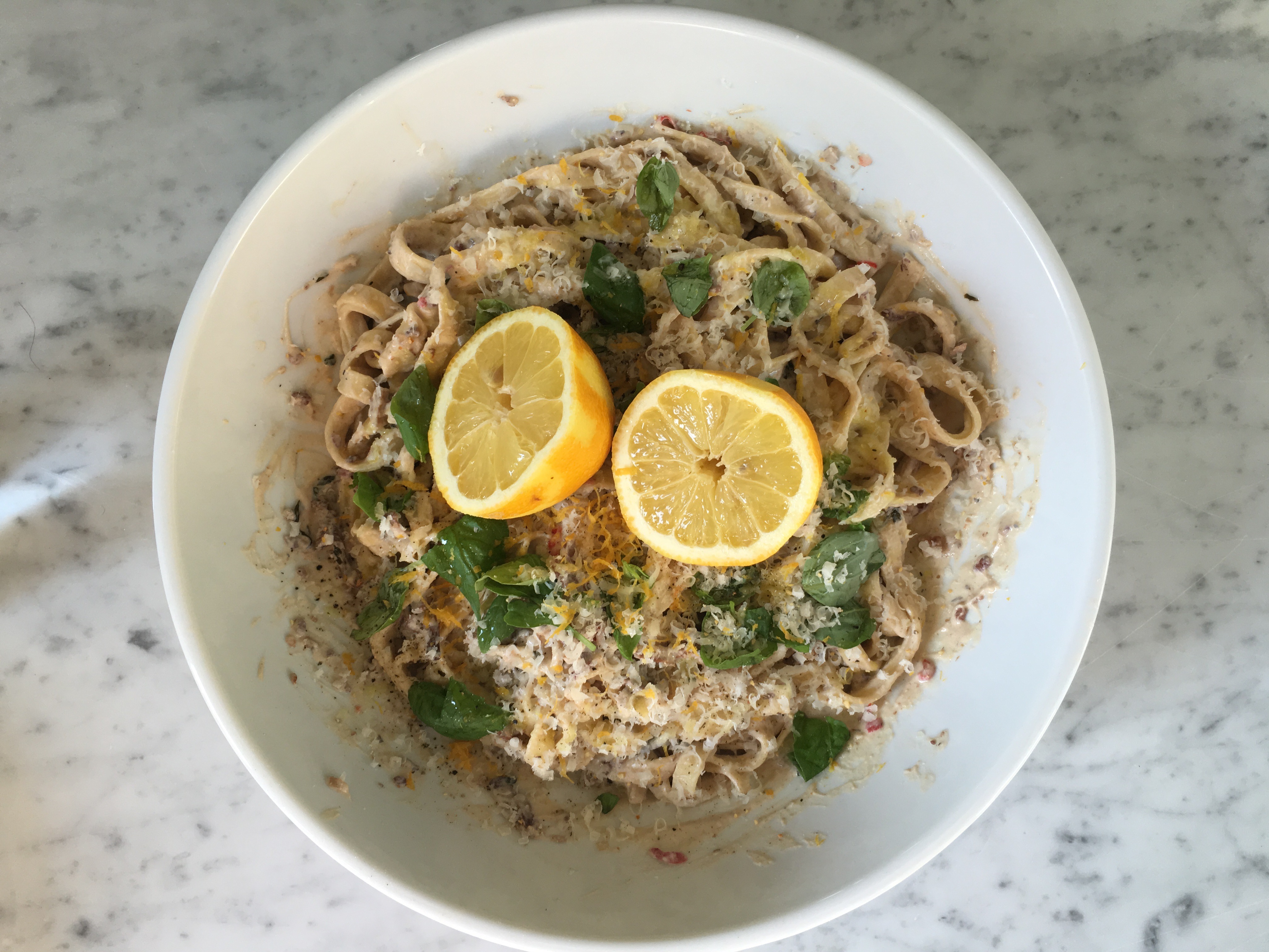 Krämig svamppasta med ricotta & rostade valnötter