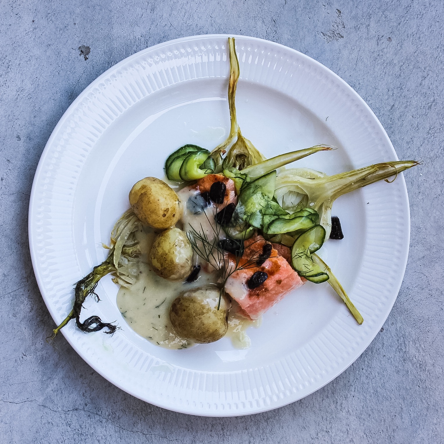 lax med fänkål, potatis, gurksallad och majonäs