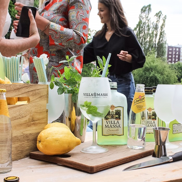 Limoncello med tonic Limoncello med tonic