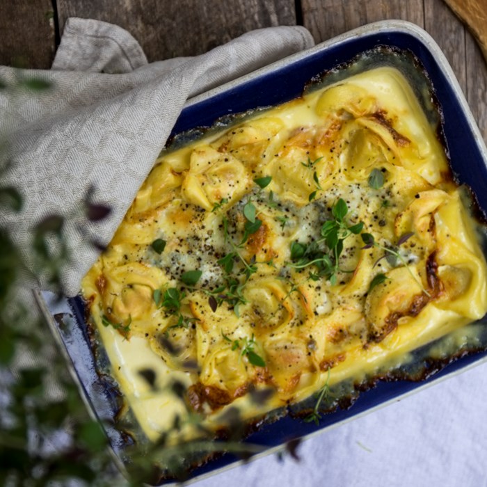 Gratinerad tortellini med gorgonzolasås Gratinerad tortellini med gorgonzolasås
