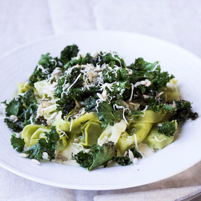 Tortellini med vitvinssås och rostad grönkål Tortellini med vitvinssås och rostad grönkål