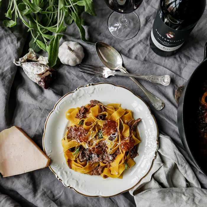 Ragu med tryffelsalami och pappardelle Ragu med tryffelsalami och pappardelle