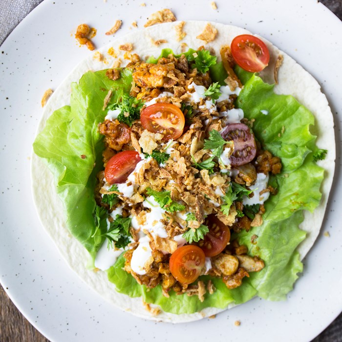 Enkel tikka masala-wrap med rostad lök Enkel tikka masala-wrap med rostad lök
