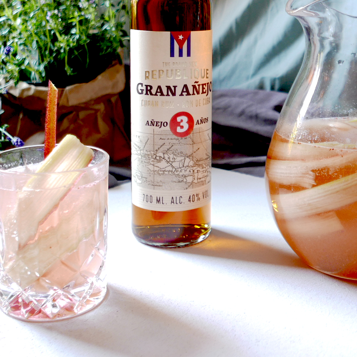 Bål med The Brand New Republique Gran Añejo, rabarber & kardemumma