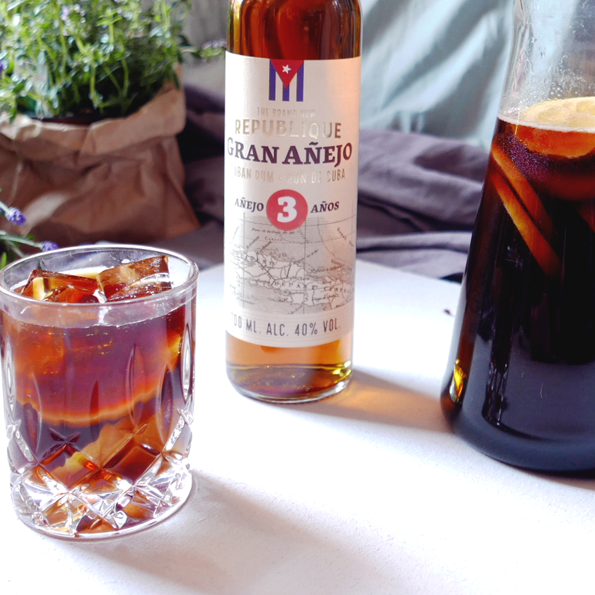 Cold brew bål med The Brand New Republique Gran Anejo och tonic