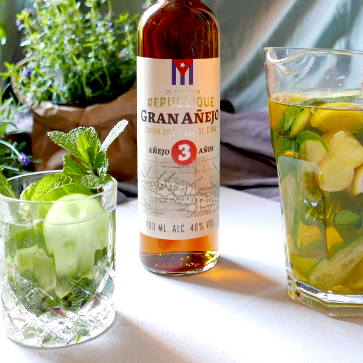 Bål med The Brand New Republique Gran Anejo, lime, ingefära, mynta