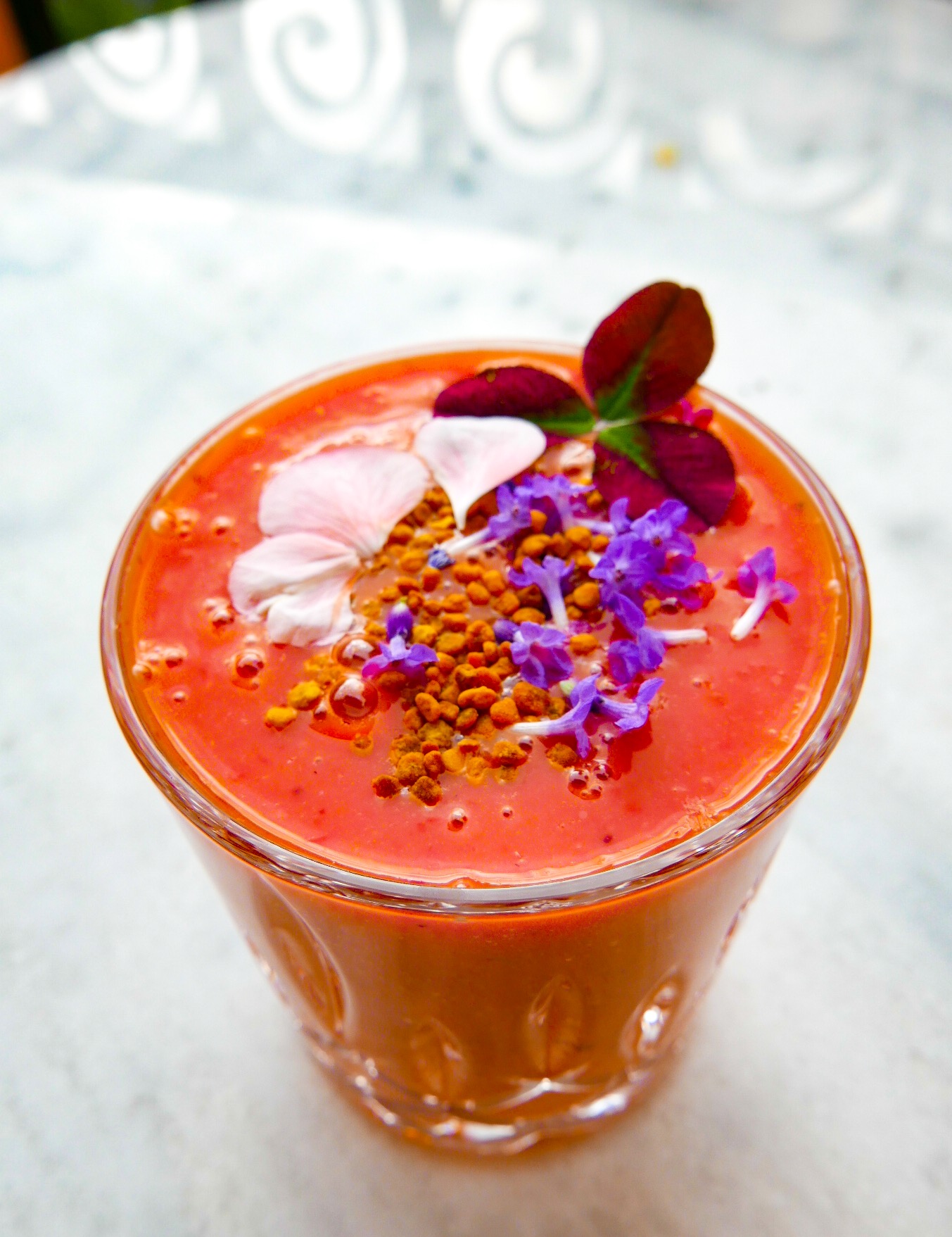 smoothie med paprika, hallon och ingefära