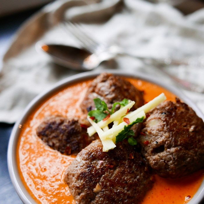 älgköttbullar i krämig ajvarsås älgköttbullar i krämig ajvarsås