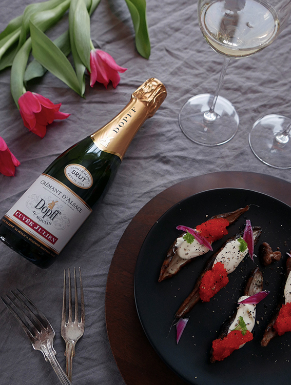 jordärtskockor med rom, smetana, picklad lök & shiitake