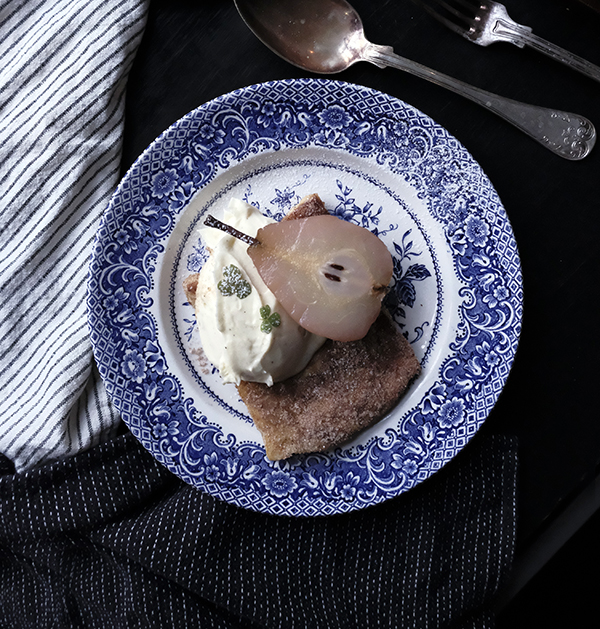 French toast med vaniljkräm och inkokta päron