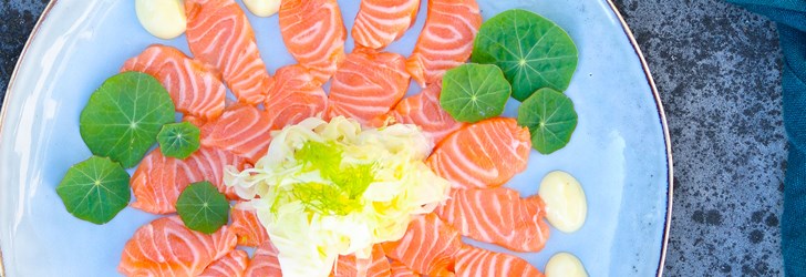 2 lax med glas uppifrån.jpg