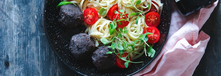 3 röd flaska och rätt stor.jpg