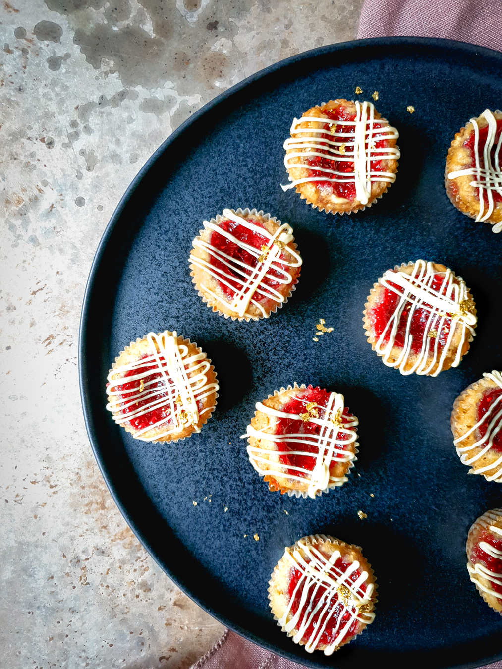 Lyx-hallongrotta med vit choklad och citron