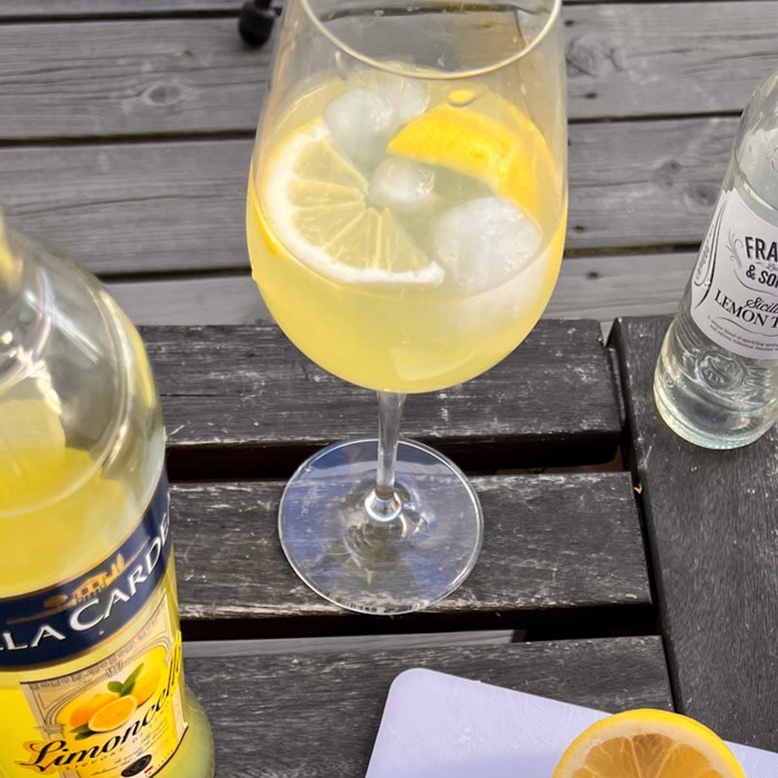 Limoncello tonic Limoncello tonic