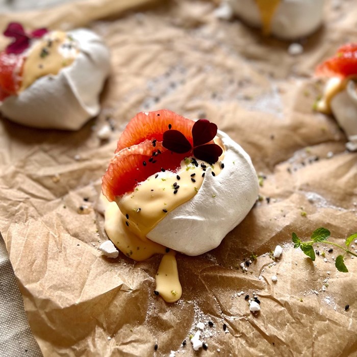 Mini pavlova med grapefruktcurd Mini pavlova med grapefruktcurd