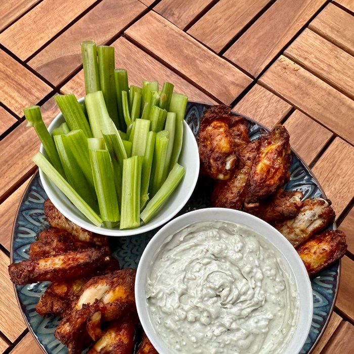 Kycklingvingar med blue cheese-dipp Kycklingvingar med blue cheese-dipp